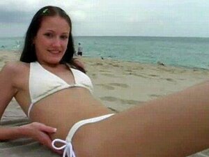La zorra sexy de la playa está fresca Hailey