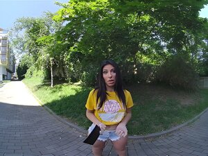 FuckPassVR-La sexy checa Lilly Bella gime mientras taladras