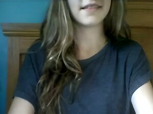 Descubre lo mejor del placer casero mientras una sexy chica de 18