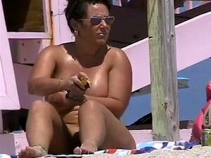 DD BBW para el voyeur desnudo de playa. DD BBW Para el voyeur desnudo