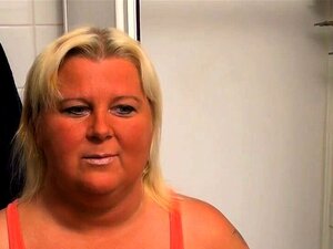 Voluptuosa gordita de Suecia Svea se masturba