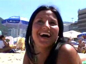 Vive el encanto seductor de Renata en este apasionante video del 2004.