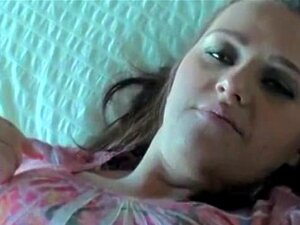 La novia fresca y amateur Alisa Ford disfruta de un ensayo anal