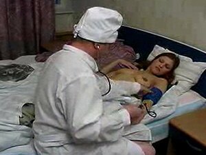 El viejo doctor se folla a su paciente linda