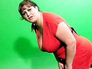 Chico infiel cazado con BBW en el estudio. Mira cómo muestra sus