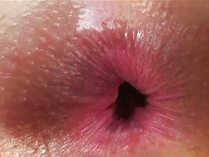 niñera probando juego anal