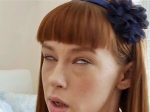 Alexa se traga una carga abundante de jugo de padrastro. Alexa se