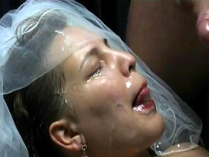 La novia recibe una corrida en la cara de toda la fiesta de bodas