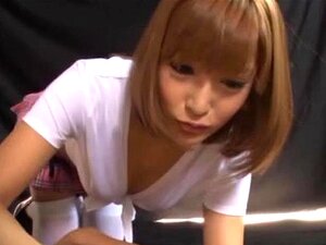 La sucia y linda Kirara Asuka adora el sexo hardcore. La japonesa