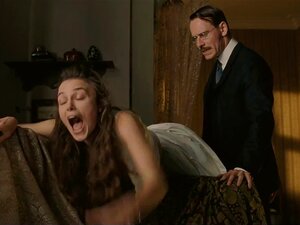 Keira Knightley azotada