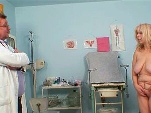 Examen de espéculo de fetiche de Miriam madura con ginecólogo