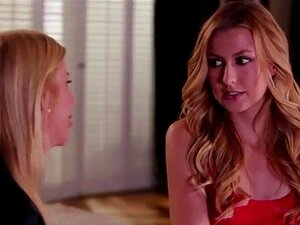 La caliente milf Alexis Fawx seduce a la linda Alexa para que la folle