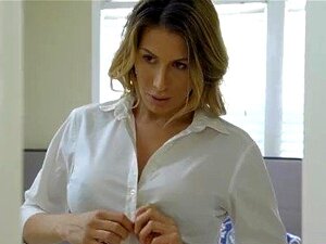 MomsTeachSex - ¡Mamá caliente atrapada con hermanastros en trío!