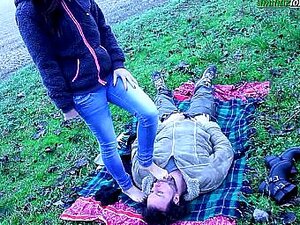 Perdidos en el campo Tercera parte - Fetiche de pies y masturbación