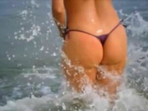 Escena caliente de tanga de esposa amateur en la playa. Esposa amateur