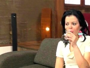 Tres esposas maduras sexys en lencería caliente parte 3