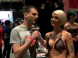 PornhubTV con Kleio en eXXXotica 2013