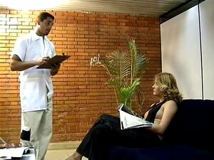 Chica brasileña tiene sexo con mecánico, hay algo tan tentador en