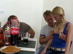 Fiestas de sexo frescas Lindas follando tres contra dos