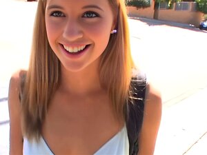Cara de chica cubierta de semen