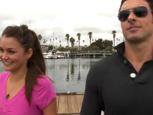 La estrella porno exótica Allie Haze en un increíble clip adulto