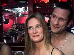 Grupo de swingers cachondos se ponen cachondos