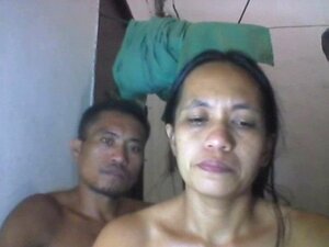 LA MAMÁ FILIPINA SHANELL DANATIL Y SU NOVIO EN CÁMARA. LA MAMÁ