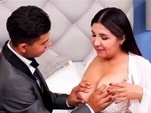 VIKA BORJA - LA MADRASTRA LE DA A SU HIJASTRO UN REGALO DE GRADUACIÓN