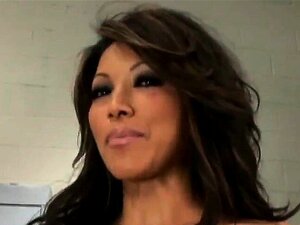 Maestra lesbiana asiática cachonda y su estudiante