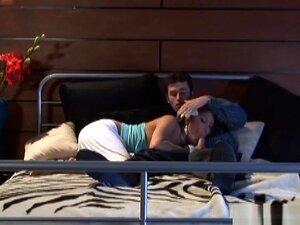 La famosa estrella porno Nautica Thorn en una exótica facial,