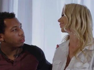 La MILF tetona Alexis Fawx monta una gran polla negra