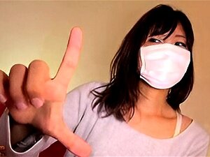 Esposa japonesa Haruko Ogura disfrutando del pequeño pene