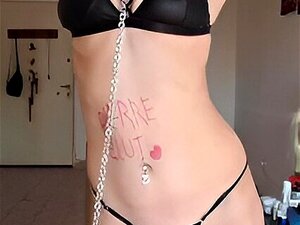 Milf caliente con tacones Altos Desnudándose y Jugando con Pis,