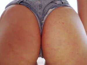 La encantadora y muy puta Claudia recibe su sexo anal más duro.