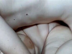 Dispara tu caliente corrida dentro de mi coño