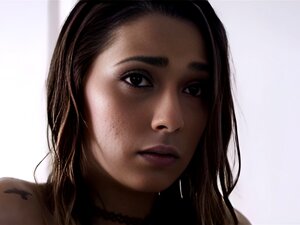 Jaye Summers recibe una buena follada en su apretado coño. Linda