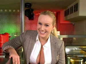 Un club decente se convierte en un club de swingers travieso por los