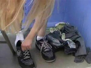 Gloryhole interracial - puta blanca y un tipo negro 5