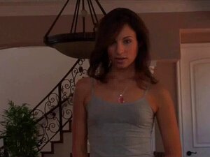 Dos chicas impresionantes juegan con juguetes sexuales durante el sexo