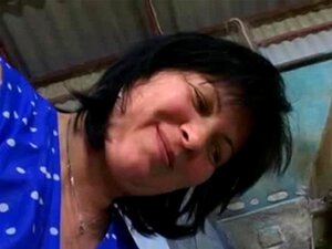 Mujer madura y chico - 17
