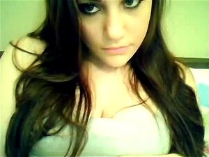 Hottie mostrando melones grandes -