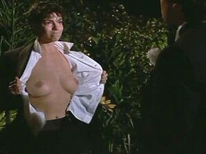 ¡Las celebridades mostrando sus tetas para que puedas chupárselas!