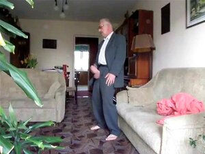 Gran polla adecuada para correrse en la planta de la casa