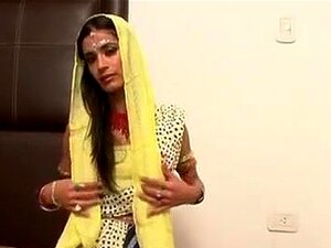 Ama de casa india Tamara, directamente de las páginas del Kama Sutra,