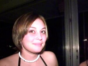 Chicos maduros follan a chicas. Tres bellezas atractivas para el sexo