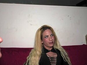 Pasquino Trans Pinocchio menea su culo y se folla en una orgía anal