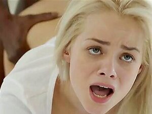 Primer BBC para la chica pequeña Elsa Jean - video XXX de BLACKED. La