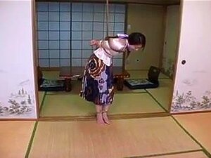 Una impresionante puta japonesa es atada y jugueteada, una puta