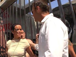 Rocco's Psycho Cuties #04, Escena #01, el director de Suave, Rocco