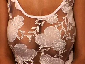 Tetas grandes y aceitadas folladas en las tetas